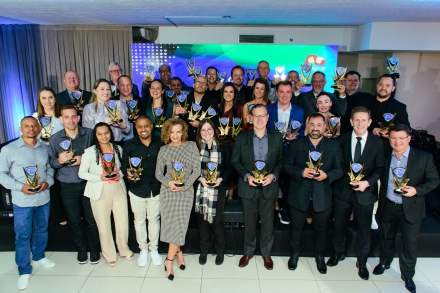 ABIGRAF/SC - Associao Brasileira da Indstria Grfica Regional Santa Catarina Na última quinta-feira, 7 de agosto, foi realizada no Majestic Palace Hotel, em Florianópolis, a cerimônia de entrega dos troféus aos...